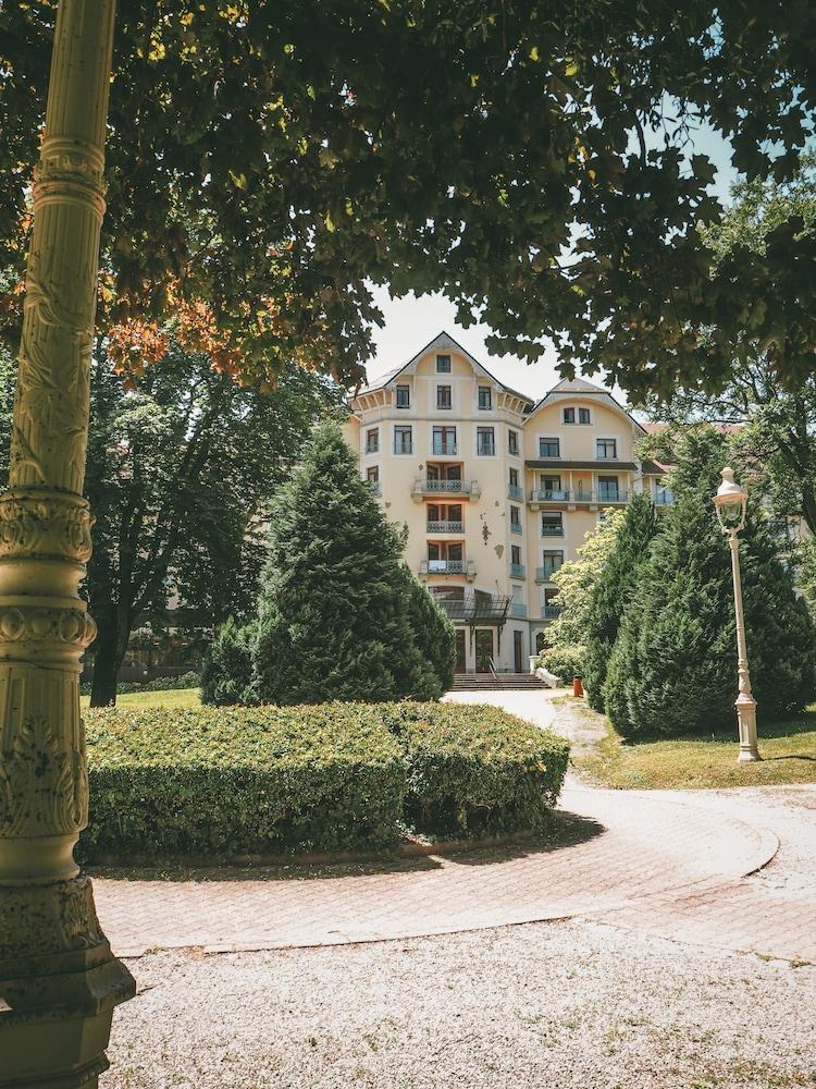Terres De France - Appart'Hotel Le Splendid Allevard Εξωτερικό φωτογραφία